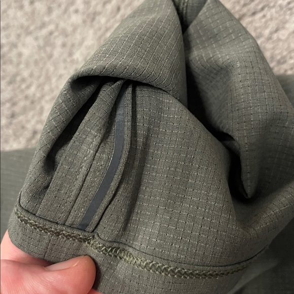 Lululemon Commission Woven Air Slim-Fit Pant - size 31 - Picture 10 of 11